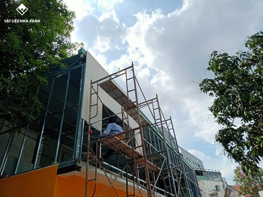 Tấm Cemboard 8mm Làm Vách 22 thi cong tam cemboard