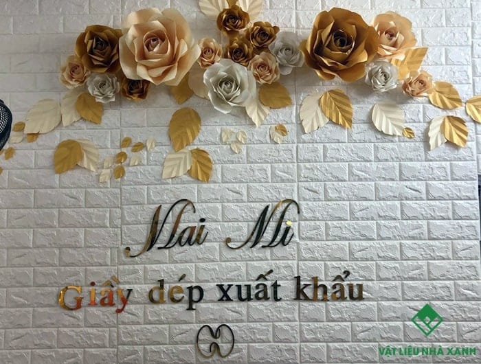xốp dán tường làm bảng hiệu