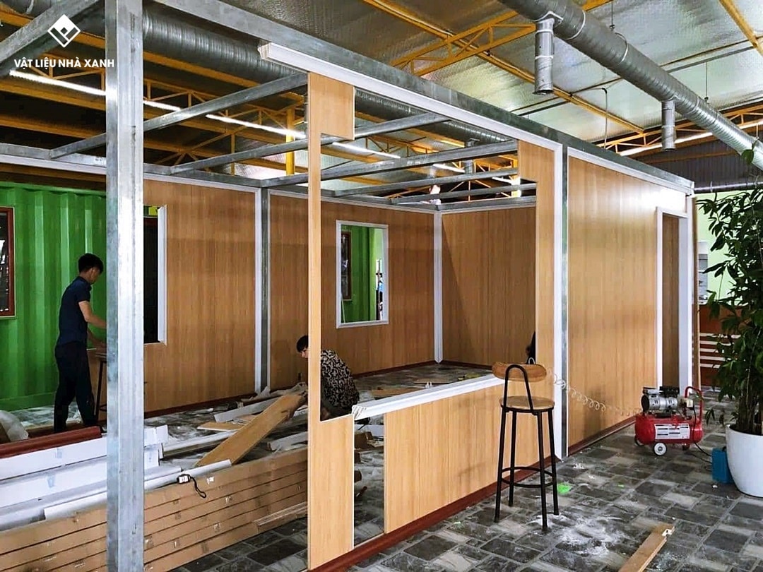 Giá Tấm Vách Ngăn Nhựa 2 Mặt Nhà Xanh - Khuyến Mãi Mới Nhất 2025 147 Thi Công Tấm Vách Ngăn Nhựa 2 Mặt