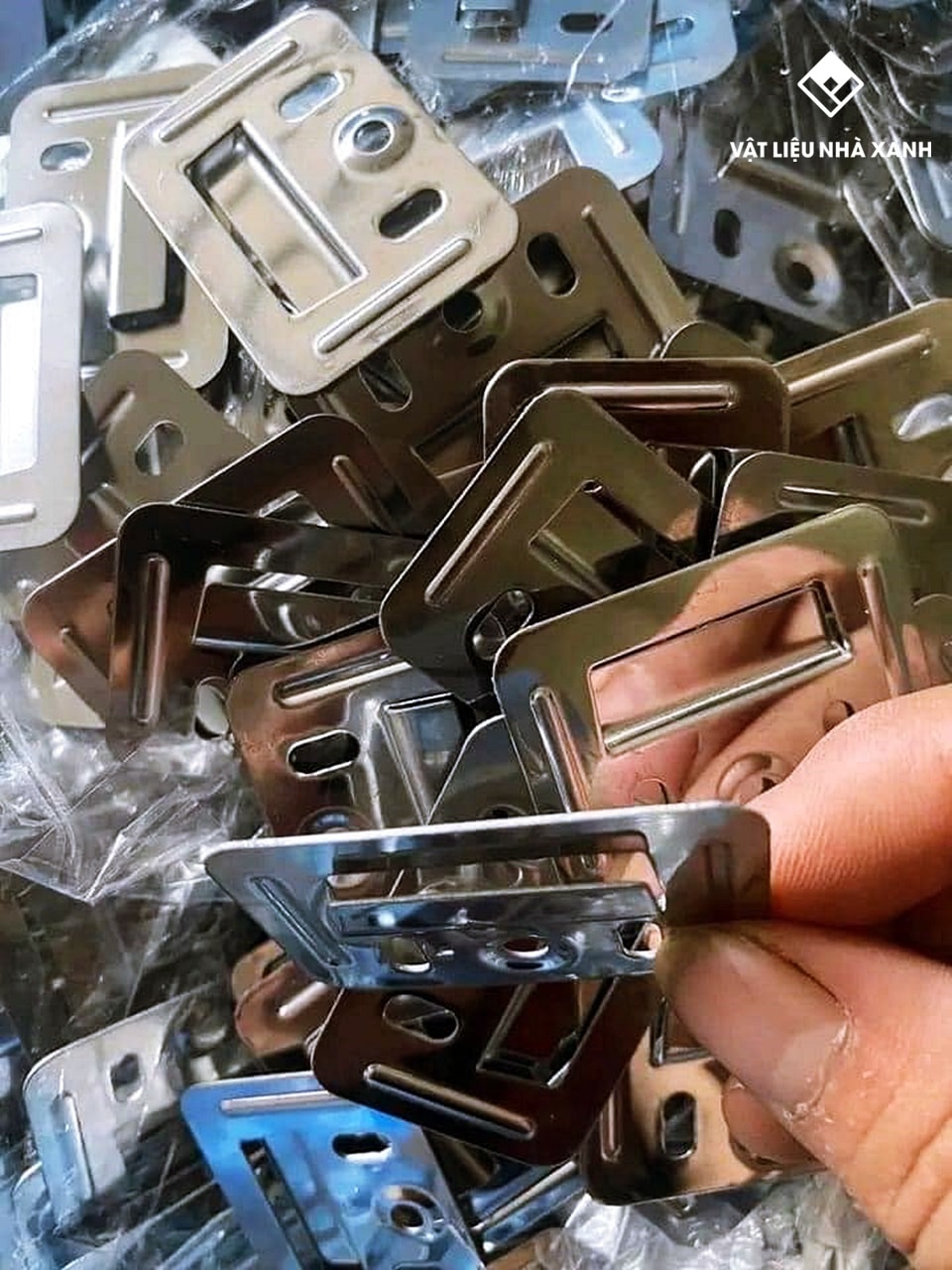 Cấu Tạo Chi Tiết Của Ke Inox Thi Công Tấm Nhựa