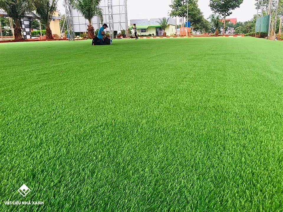 Giá Cỏ Nhân Tạo Trải Sàn, Trang Trí Ốp Tường Tại TP.HCM 202 thi cong co nhan tao