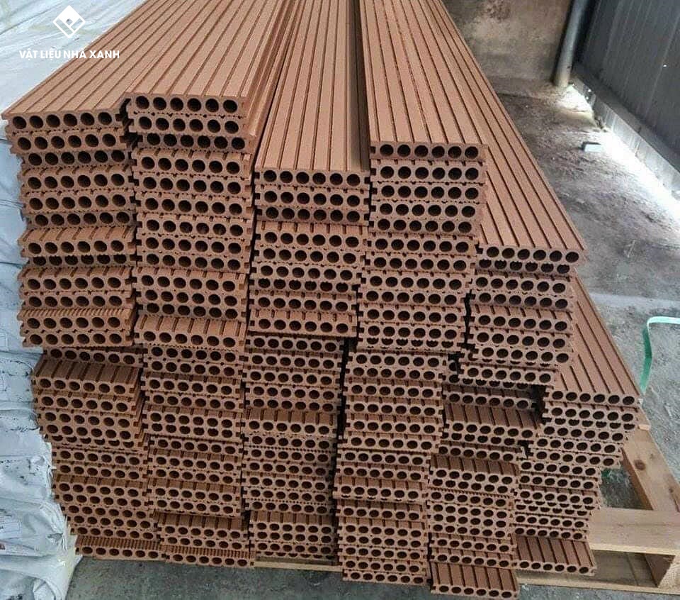 gia san go nhua ngoai troi 5 1