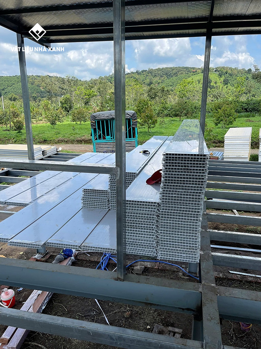 thi cong tam san nhua chiu luc lam san gac 27