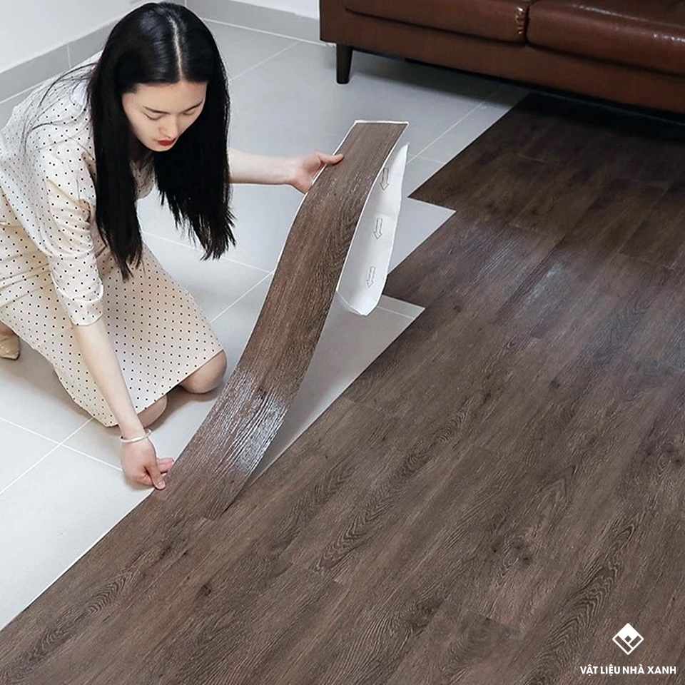 mieng nhua dan san nha 1