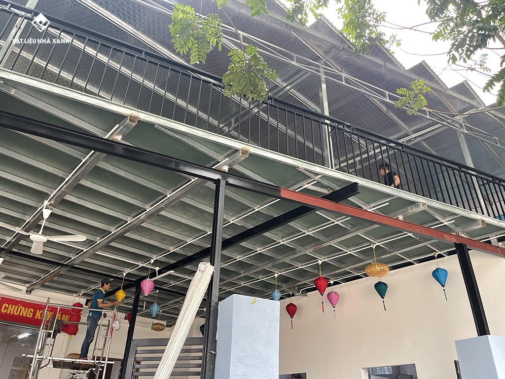 So Sánh Tấm Sàn Nhựa Chịu Lực Và Tấm Nhựa Lót Sàn ECO: Nên Chọn Loại Nào? 11 tam nhua lot san ECO 20